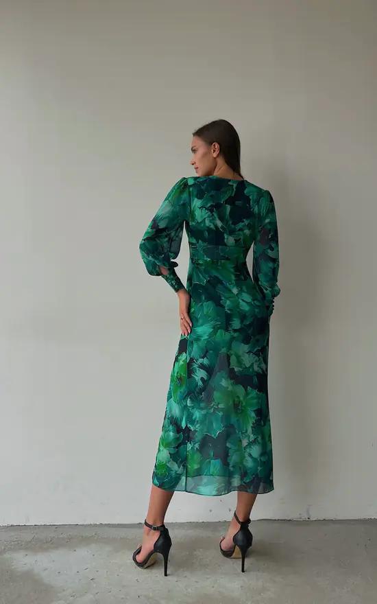 Chique lange jurk met split, bloemendetails en lange volumineuze mouwen