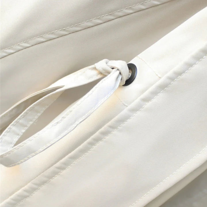 Comfortabele trenchcoat met lange mouwen en modieus ontwerp voor stadswandelingen