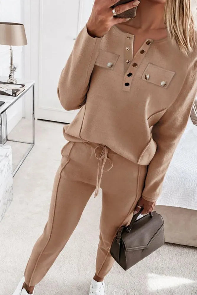 Tweedelige kleding met V-hals en lange mouwen