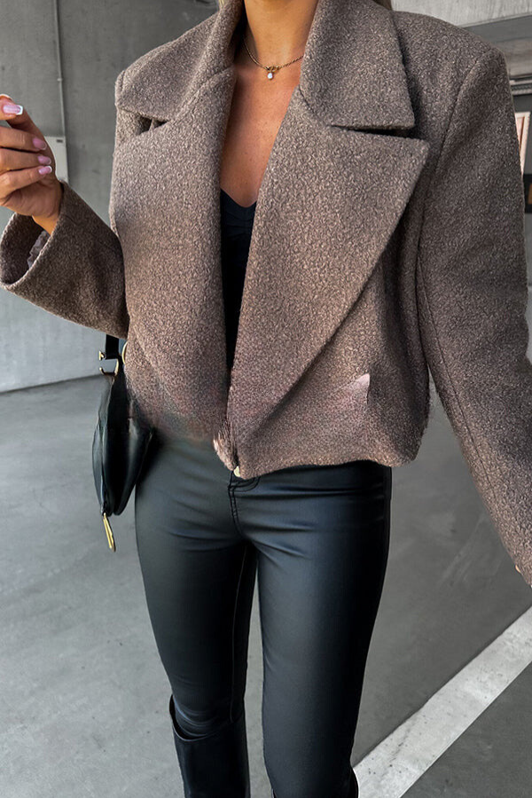 Teagan - Elegante korte jas met revers en knopen
