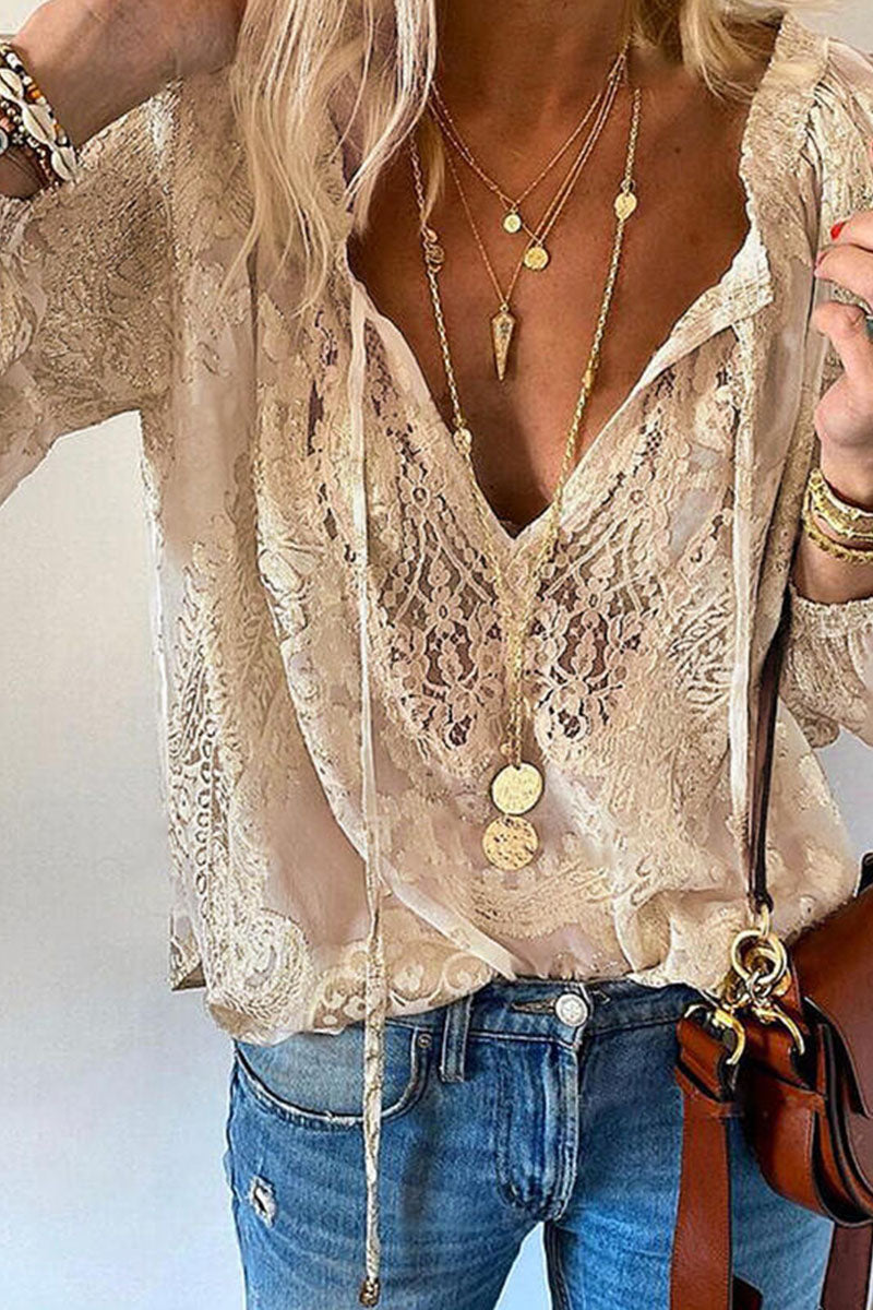 María - Geraffineerde patchwork blouse met V-hals in klassieke kleuren