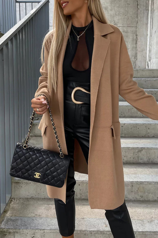 Elegante lange jas met expressieve details