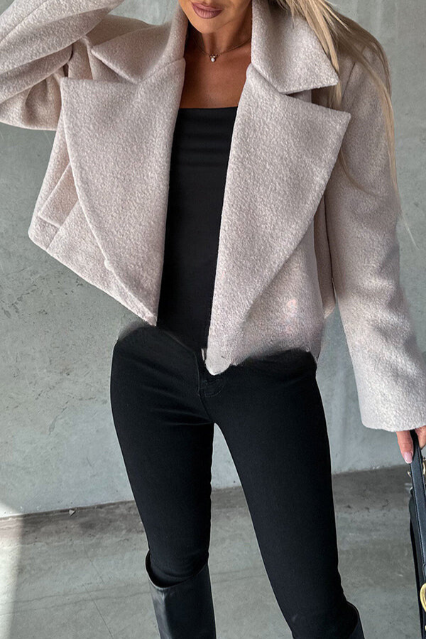 Teagan - Elegante korte jas met revers en knopen