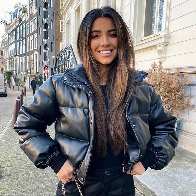 Stijlvolle korte bomberjas voor dames met trendy design
