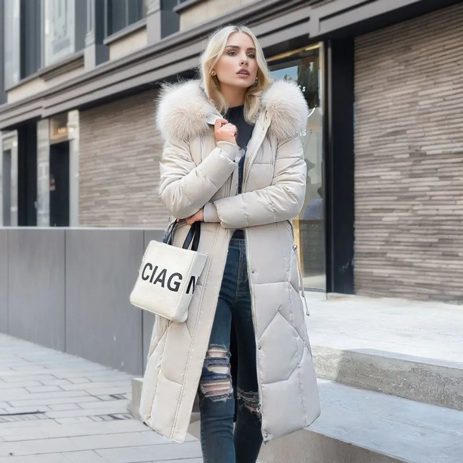 Lange dames winterjas met trendy kapontwerp