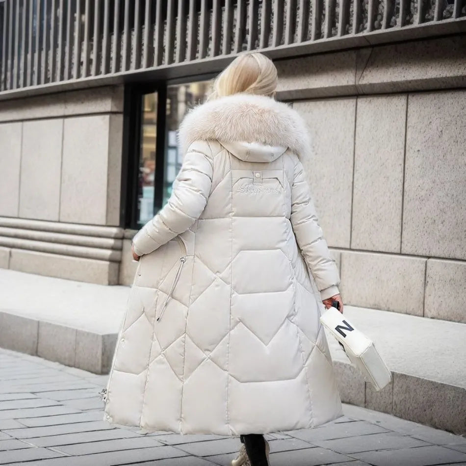 Lange dames winterjas met trendy kapontwerp