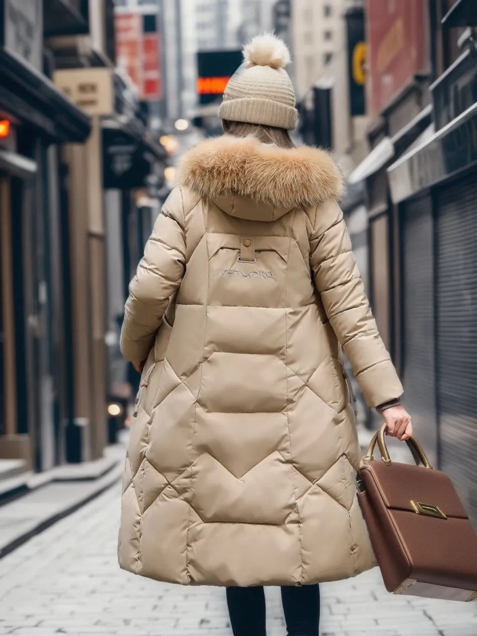 Lange dames winterjas met trendy kapontwerp