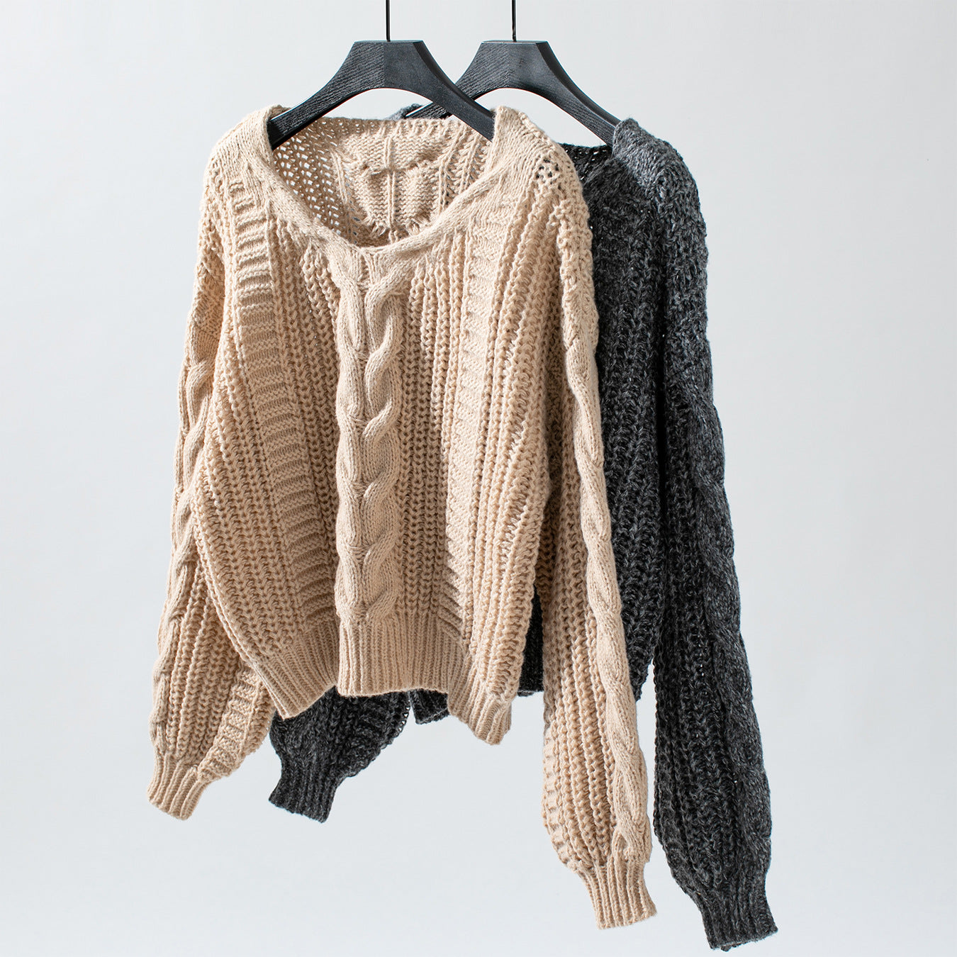 Trendy Vrouwelijke Sweater met Unieke Asymmetrische Hals