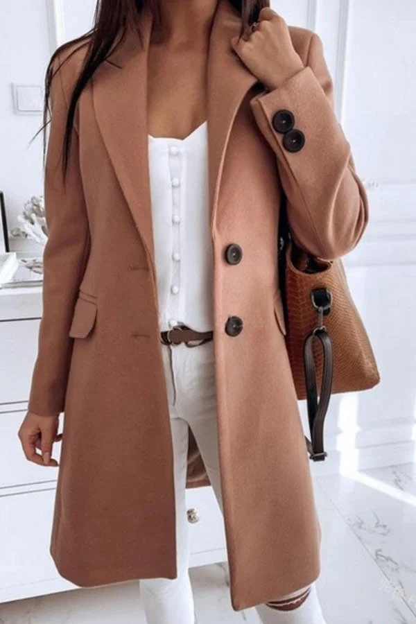 Een elegante damesjas met een rechte snit en een verfijnde kraag voor een stijlvolle uitstraling.