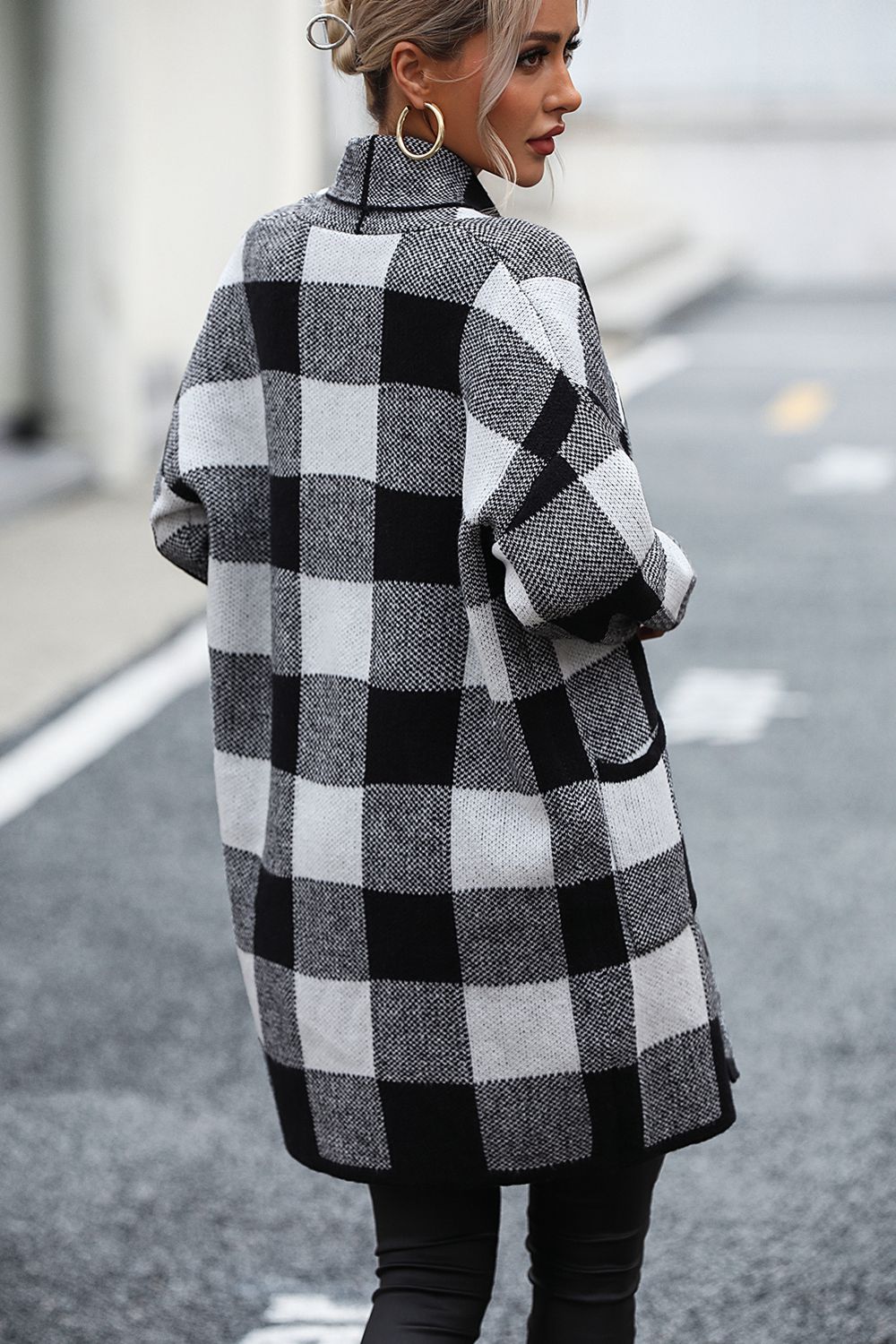 Stijlvolle Geruite Cardigan met Verlaagde Schouders en Zak door Sophie