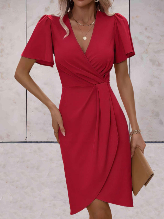 Elegante jurk met diepe V-hals en verfijnde uitstraling