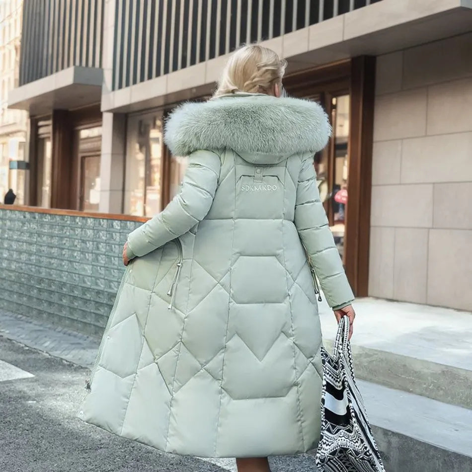 Lange dames winterjas met trendy kapontwerp