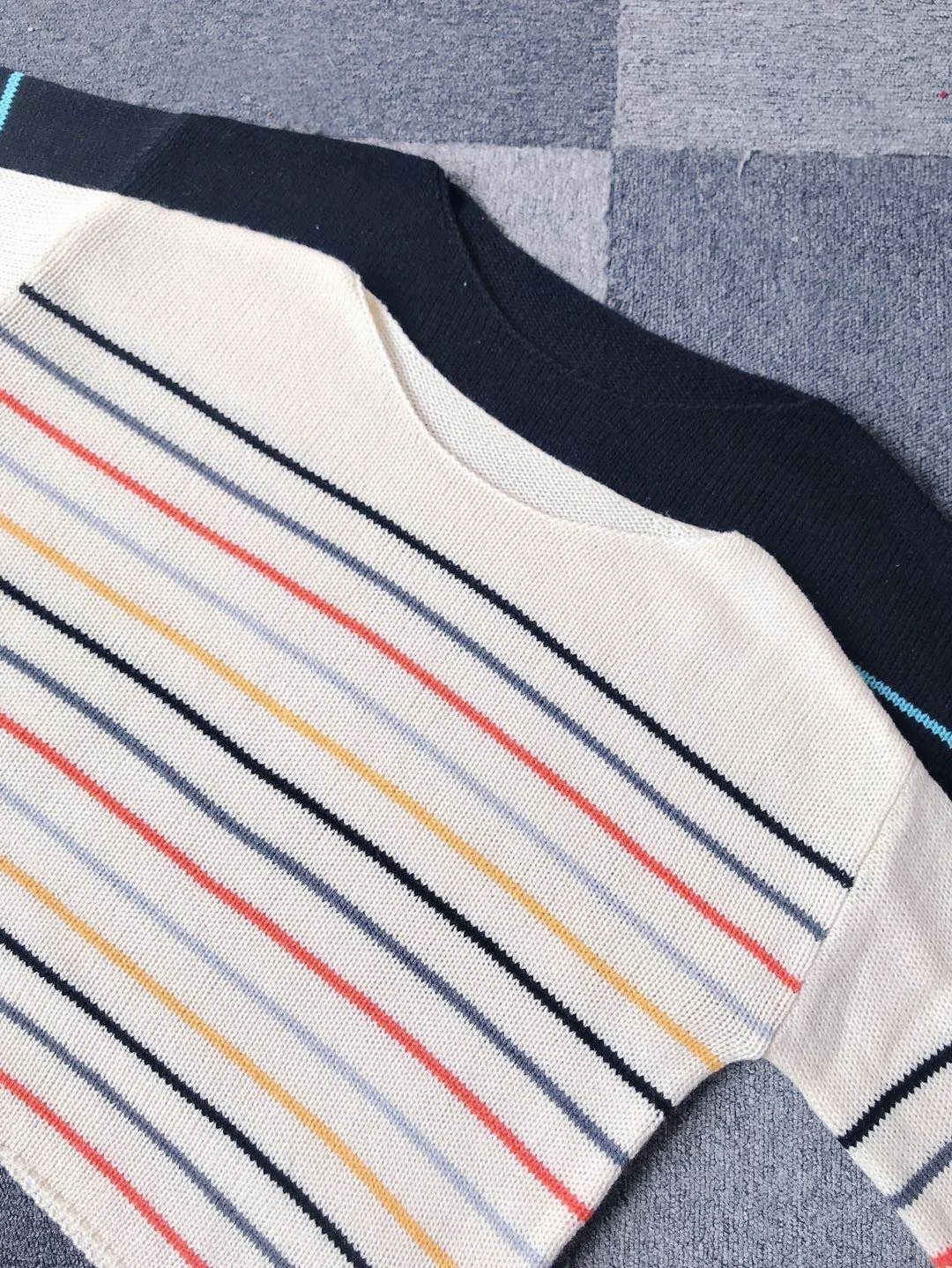 hippe Eén-Schouder Sweater met Kleurrijk Patroon