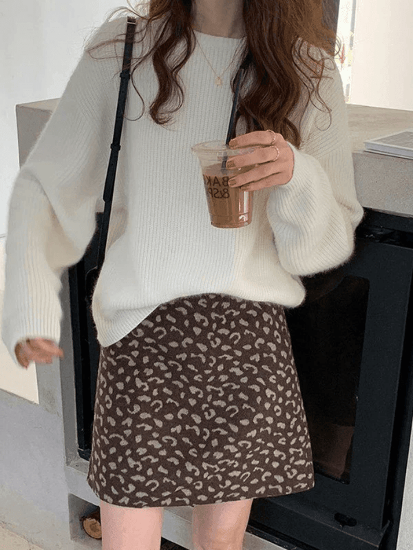 Elegante damestrui in minimalistische stijl met volumineuze kraag