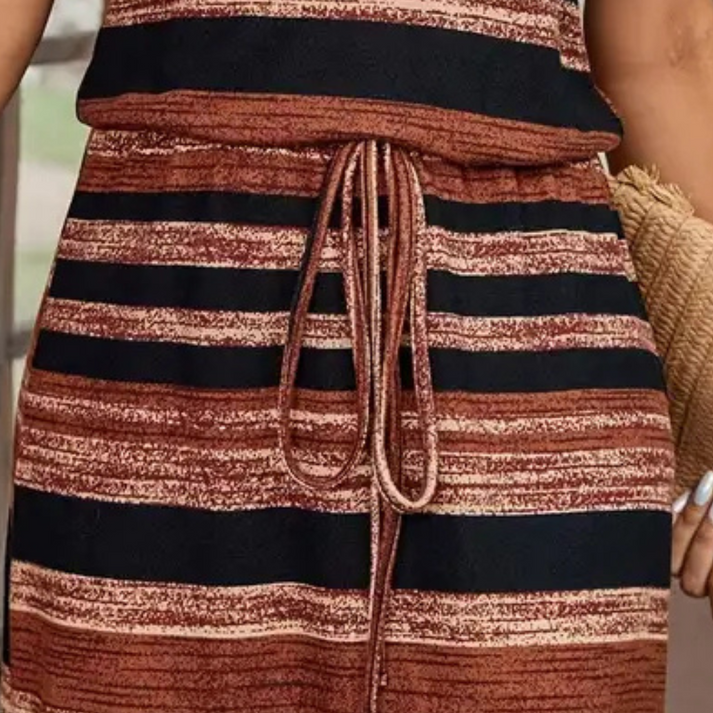 Elegante damesjurk met spaghettibandjes en tijdloos gestreept patroon