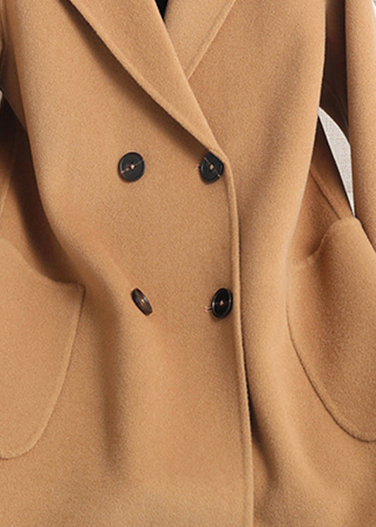 Gezellige damesjas met knoopsluiting en elegante V-hals