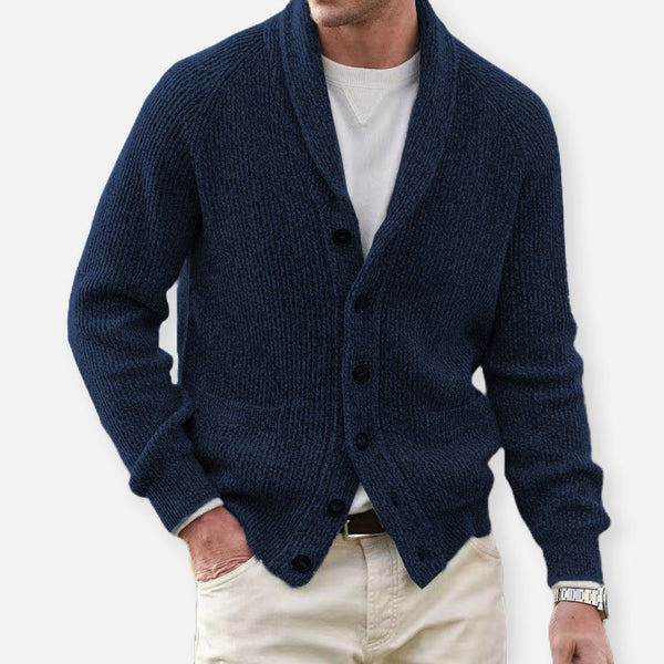 Klassieke cardigan met grof gebreide stof en knopen