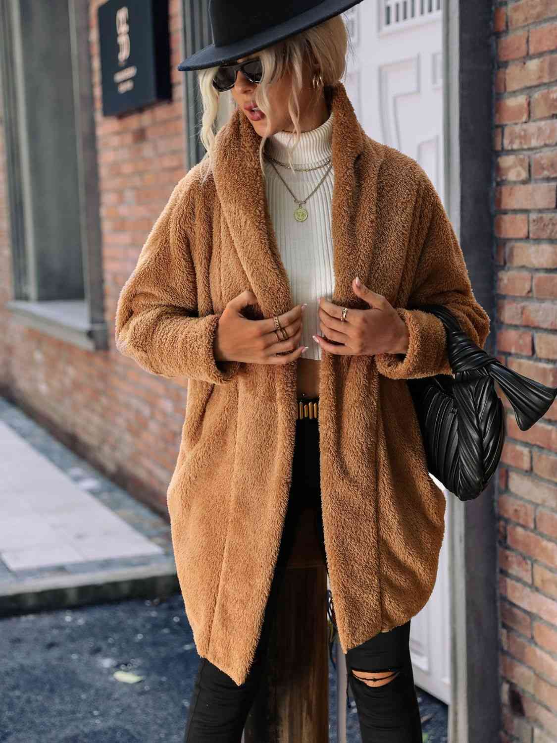 Een elegante jas met moderne accenten voor herfstweer