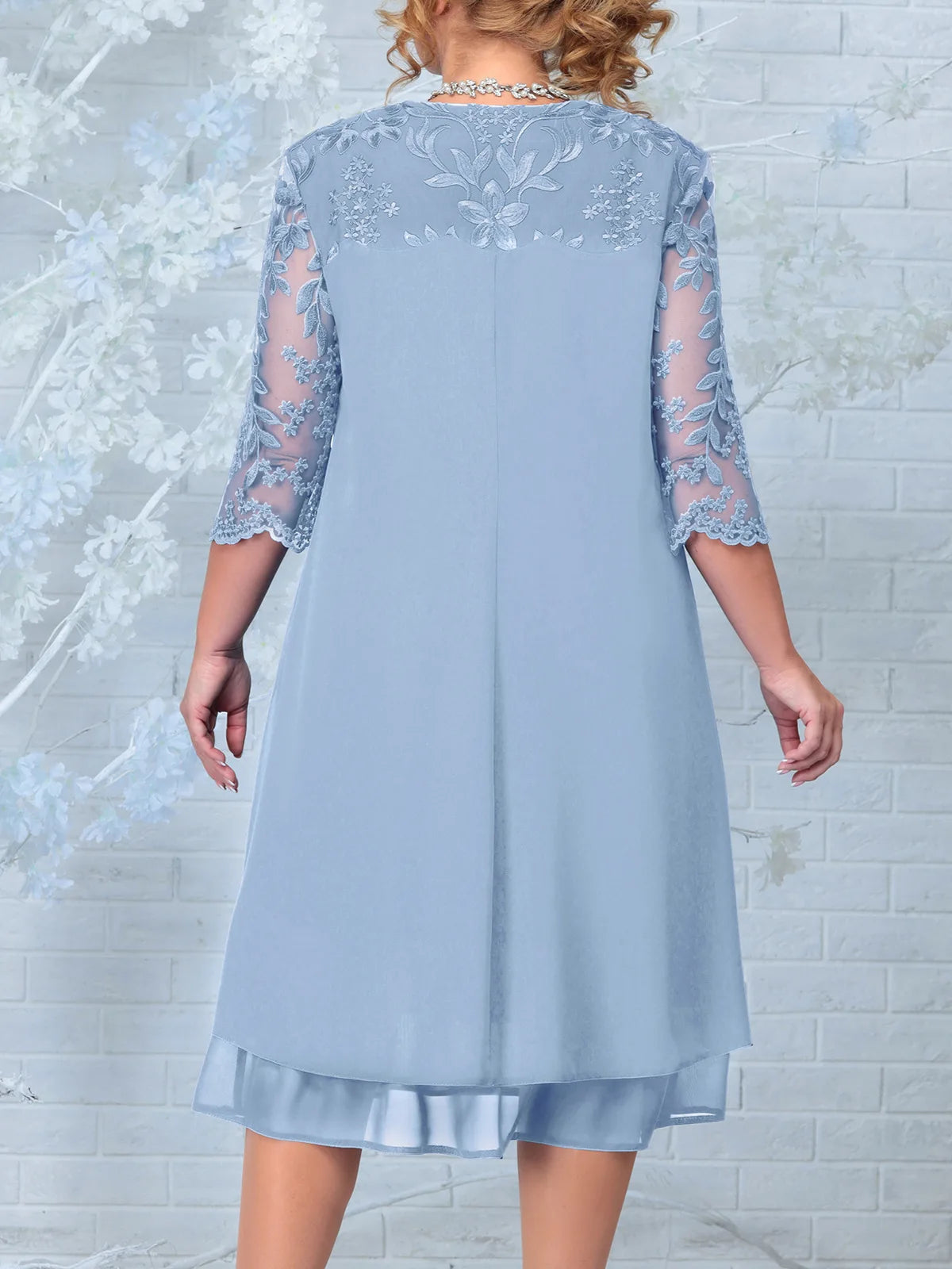 Chique banketjurk met stijlvolle elementen in grote maten voor een elegante look