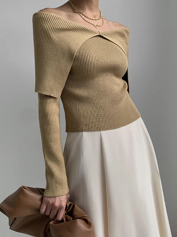 Elegante trui met diepe V-hals en lange mouwen, getailleerd, effen kleur