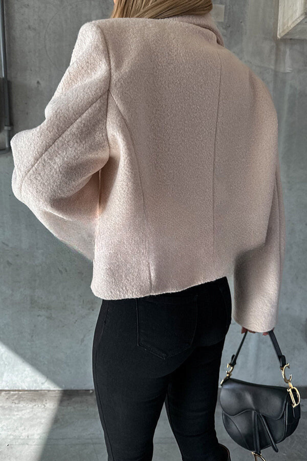 Teagan - Elegante korte jas met revers en knopen