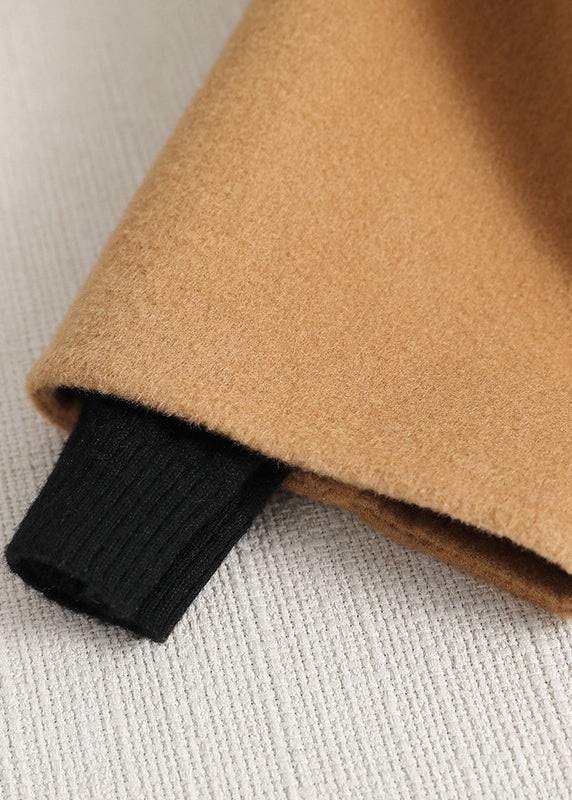 Gezellige damesjas met knoopsluiting en elegante V-hals