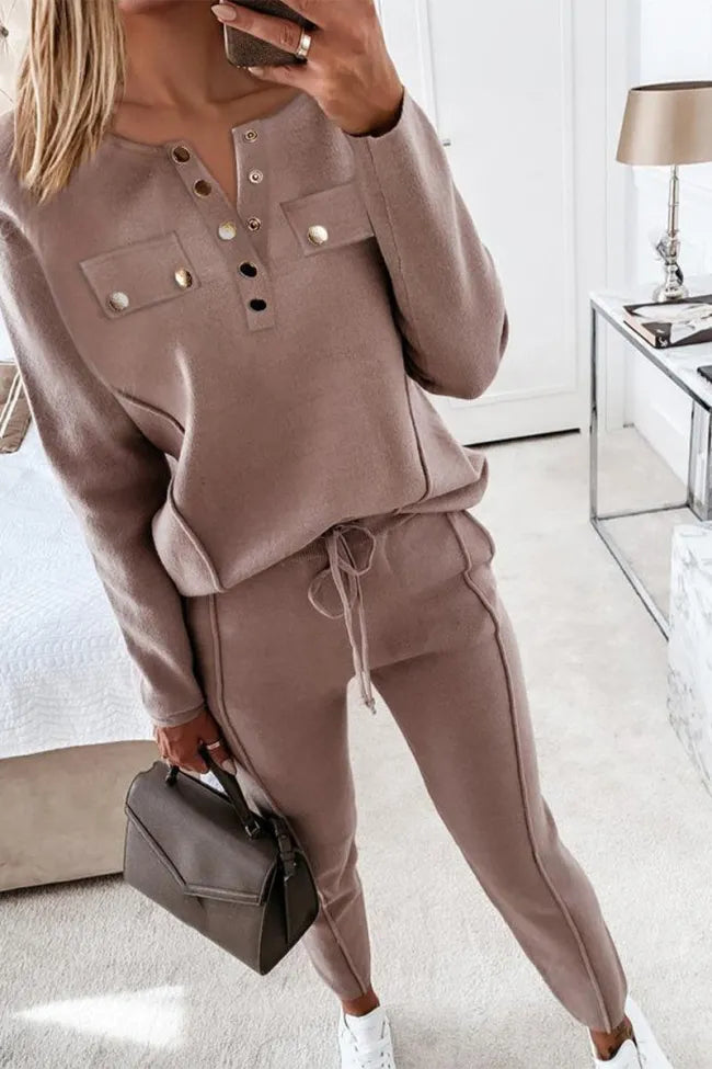 Tweedelige kleding met V-hals en lange mouwen