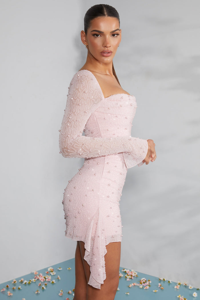 Chique mini-jurk voor vrouwen met subtiele parelaccenten en lange mouwen