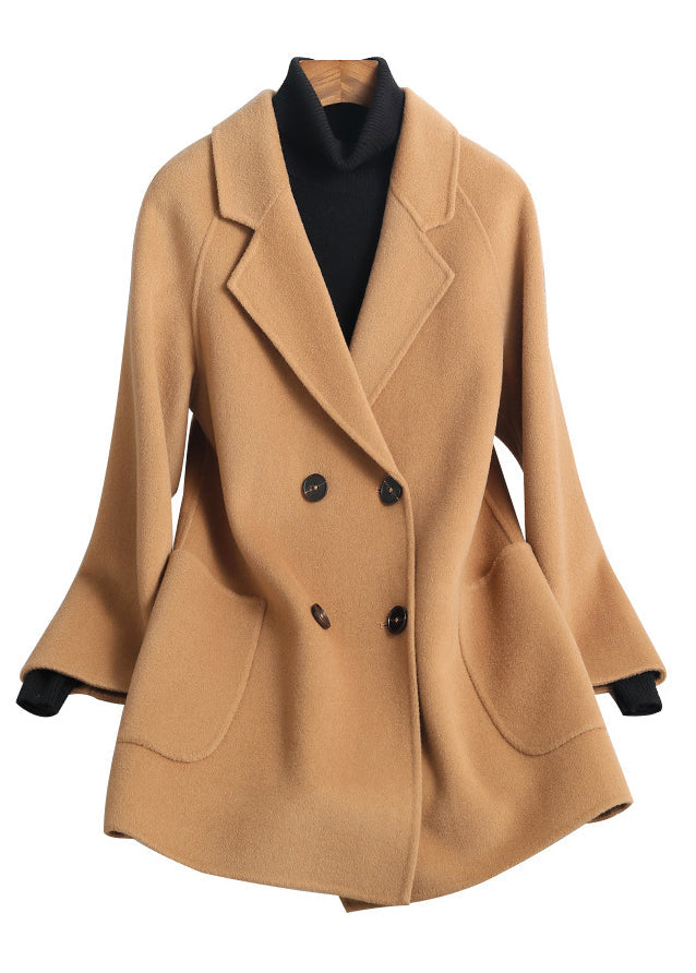 Gezellige damesjas met knoopsluiting en elegante V-hals