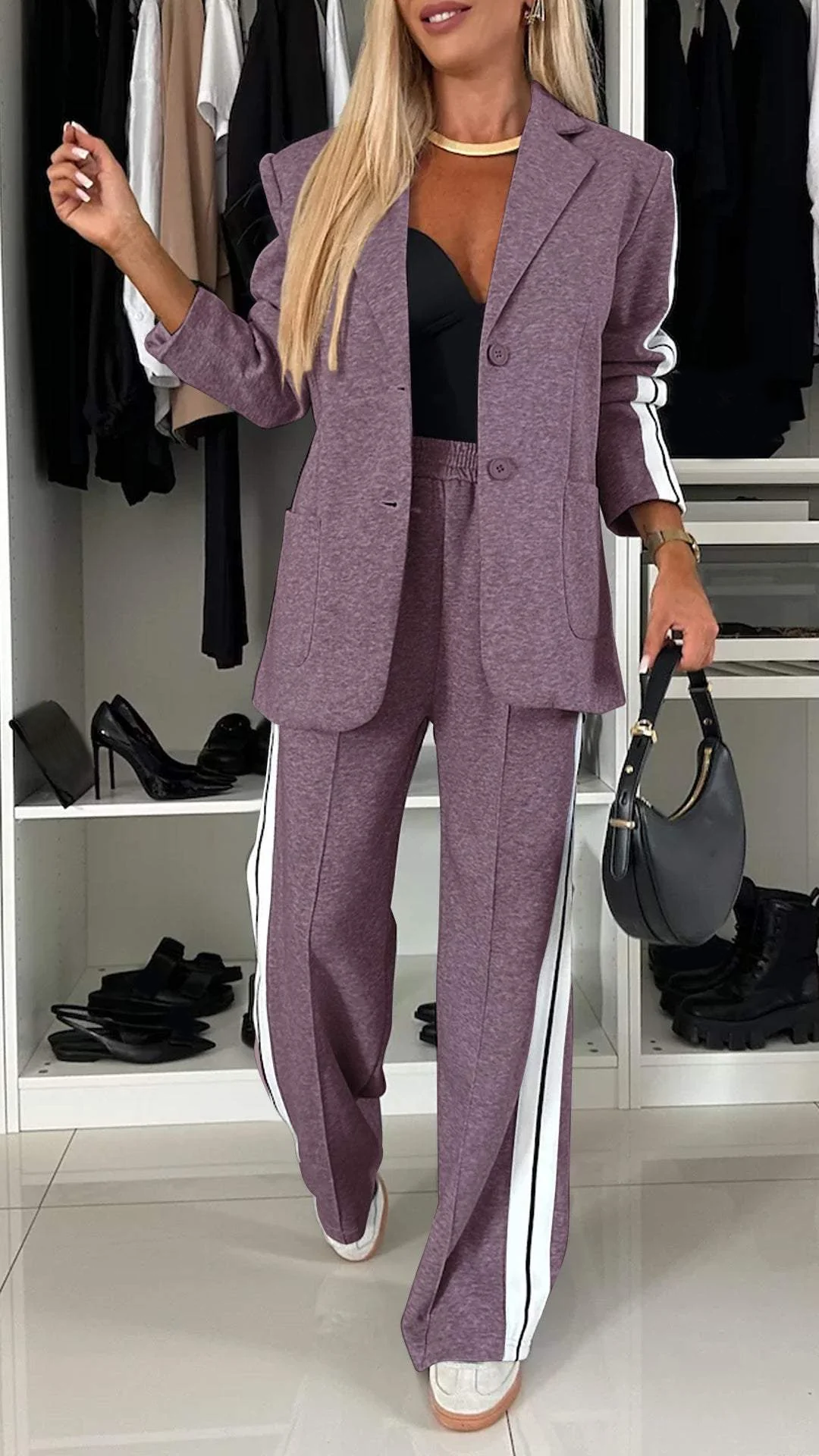 Elegant damespak met lange mouwen en expressieve revers