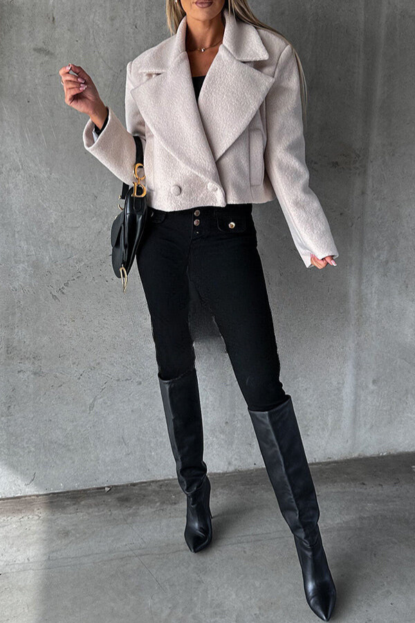 Teagan - Elegante korte jas met revers en knopen