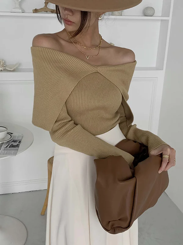 Elegante trui met diepe V-hals en lange mouwen, getailleerd, effen kleur