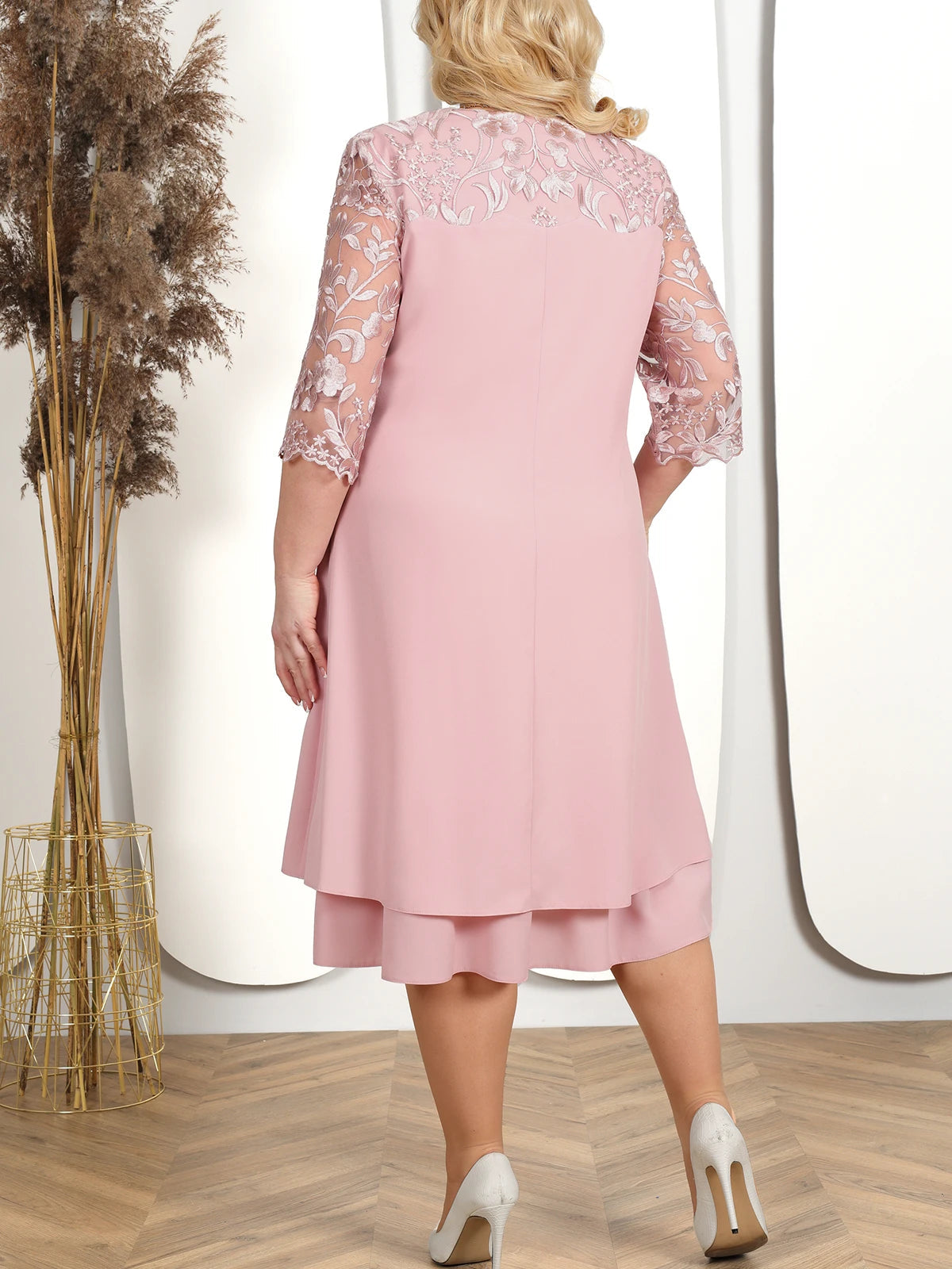 Chique banketjurk met stijlvolle elementen in grote maten voor een elegante look