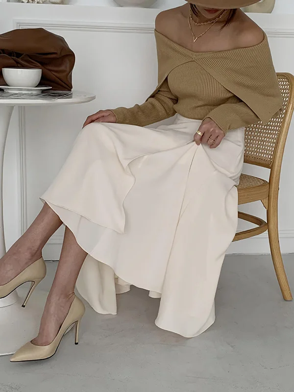 Elegante trui met diepe V-hals en lange mouwen, getailleerd, effen kleur