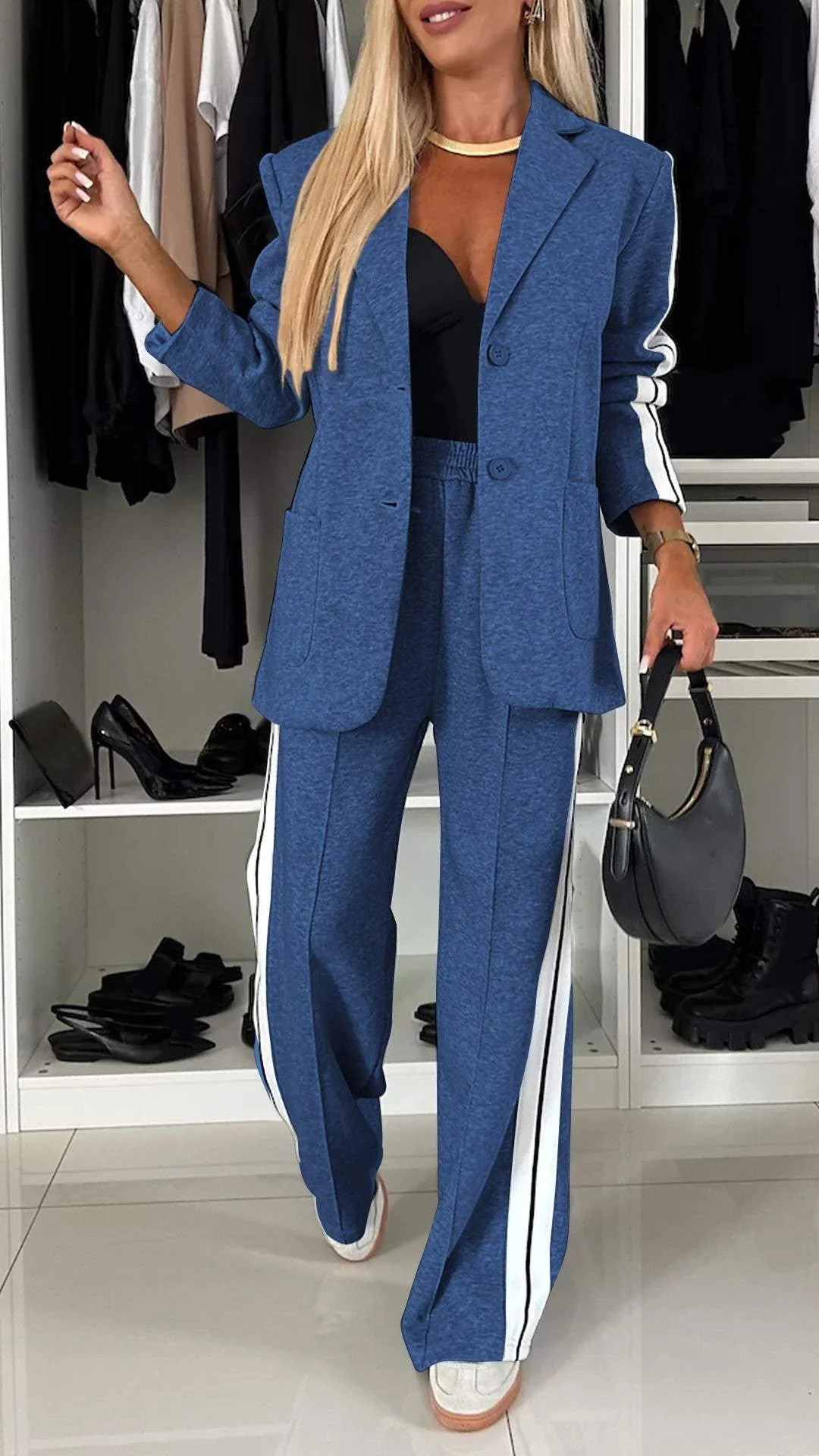 Elegant damespak met lange mouwen en expressieve revers