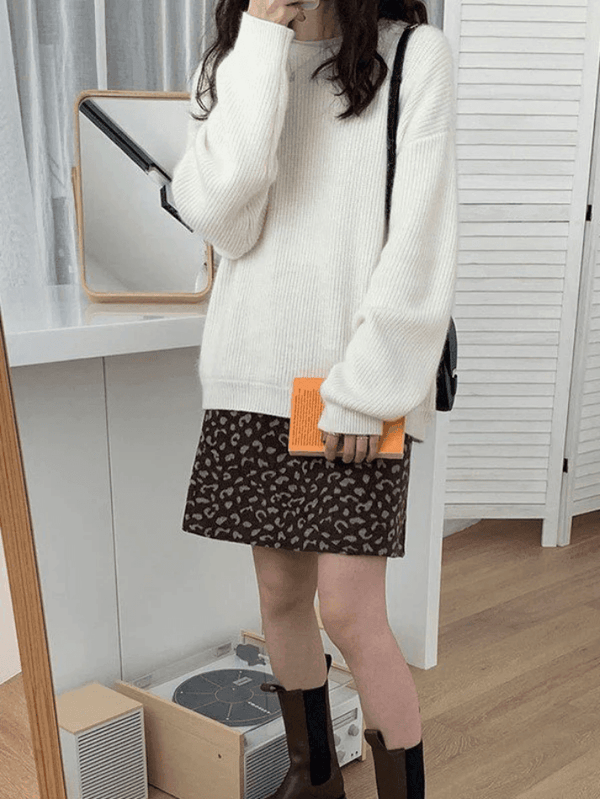 Elegante damestrui in minimalistische stijl met volumineuze kraag