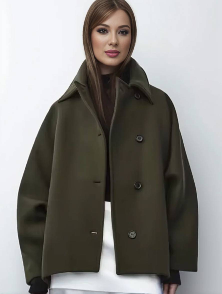 Trendy damesjas met losse pasvorm, brede kraag en praktische zakken voor een stijlvolle look