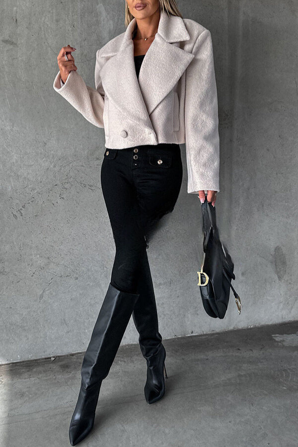 Teagan - Elegante korte jas met revers en knopen
