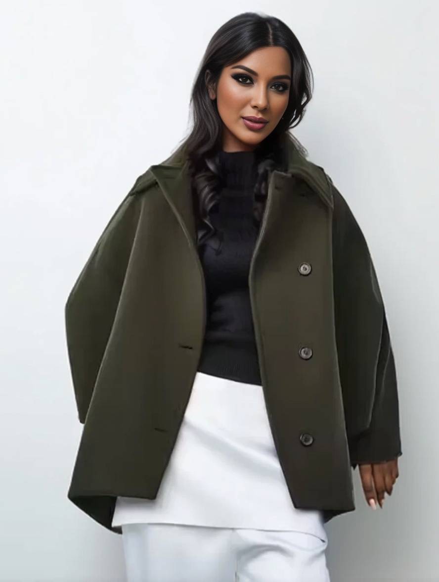 Trendy damesjas met losse pasvorm, brede kraag en praktische zakken voor een stijlvolle look