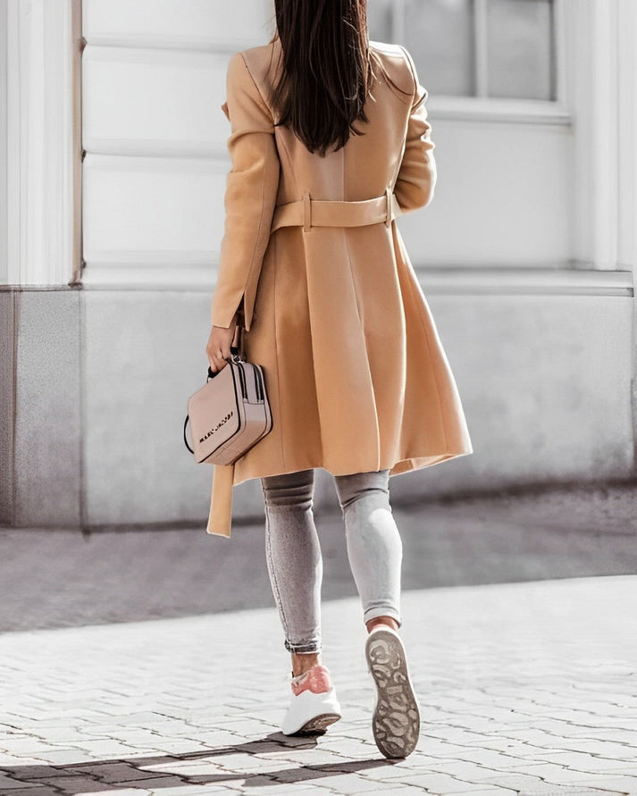 Elegante lange jas met knopen voor trendy vrouwen