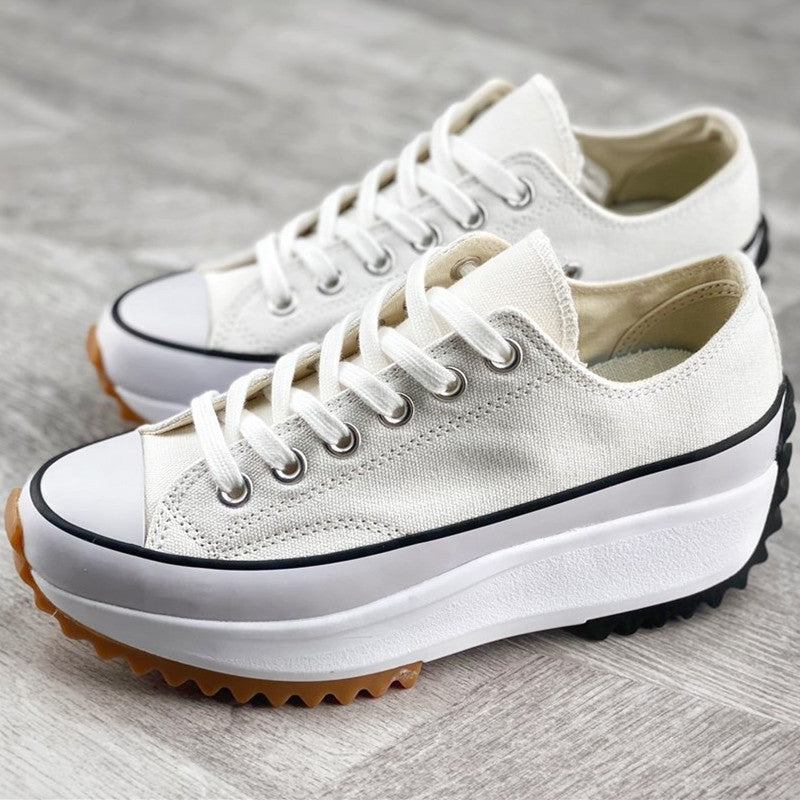 Comfortabele modieuze sneakers met een dikke zool voor actieve tijdverdrijven
