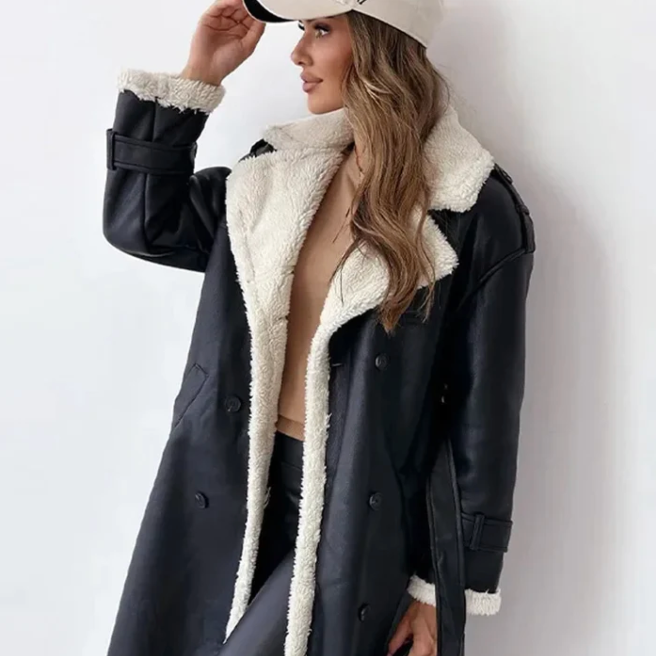 Lange klassieke jas voor dames met een zachte kraag voor de winter