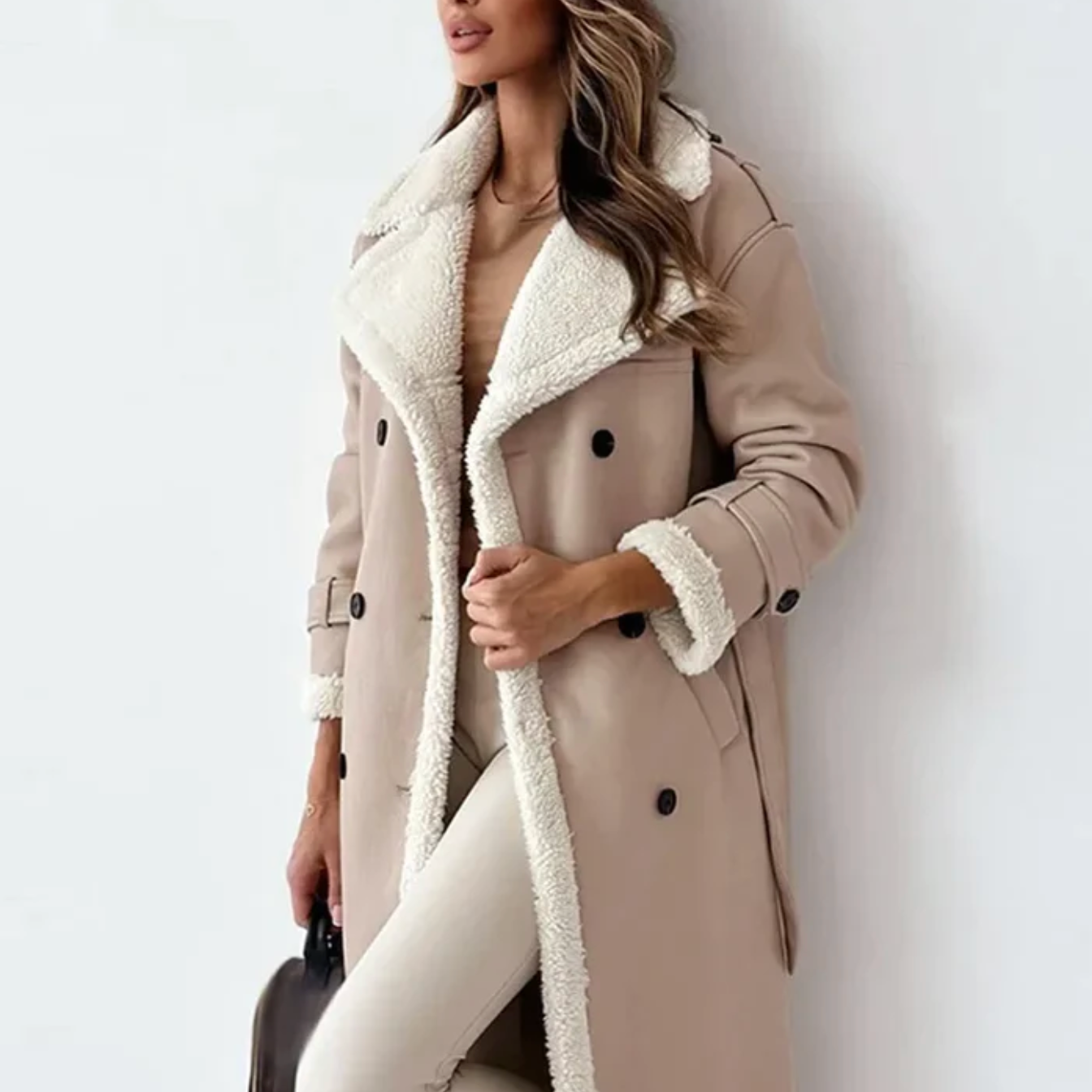 Lange klassieke jas voor dames met een zachte kraag voor de winter