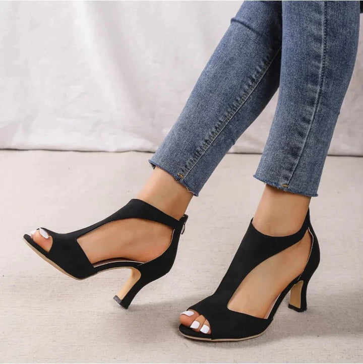 Rebecca - Schoenen met hoge hakken: stap naar perfectie