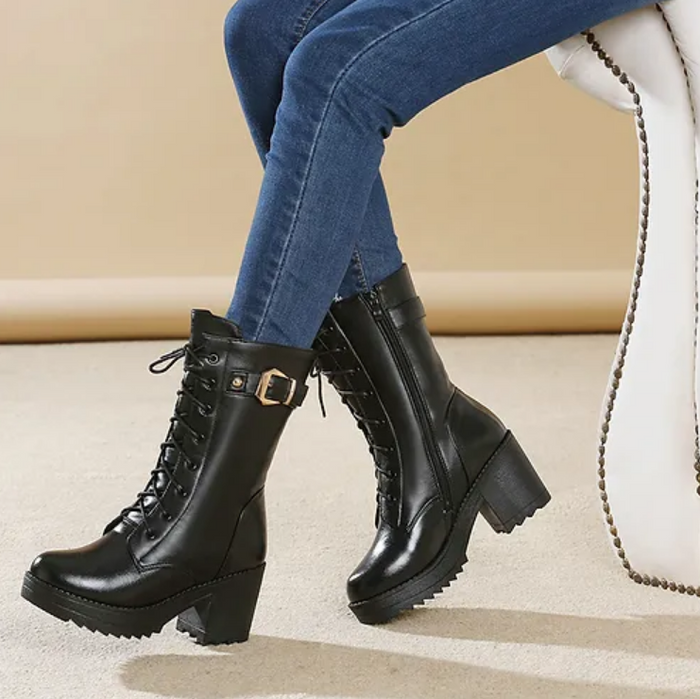 Trendy dameslaarzen met hak en uniek vetersluiting ontwerp