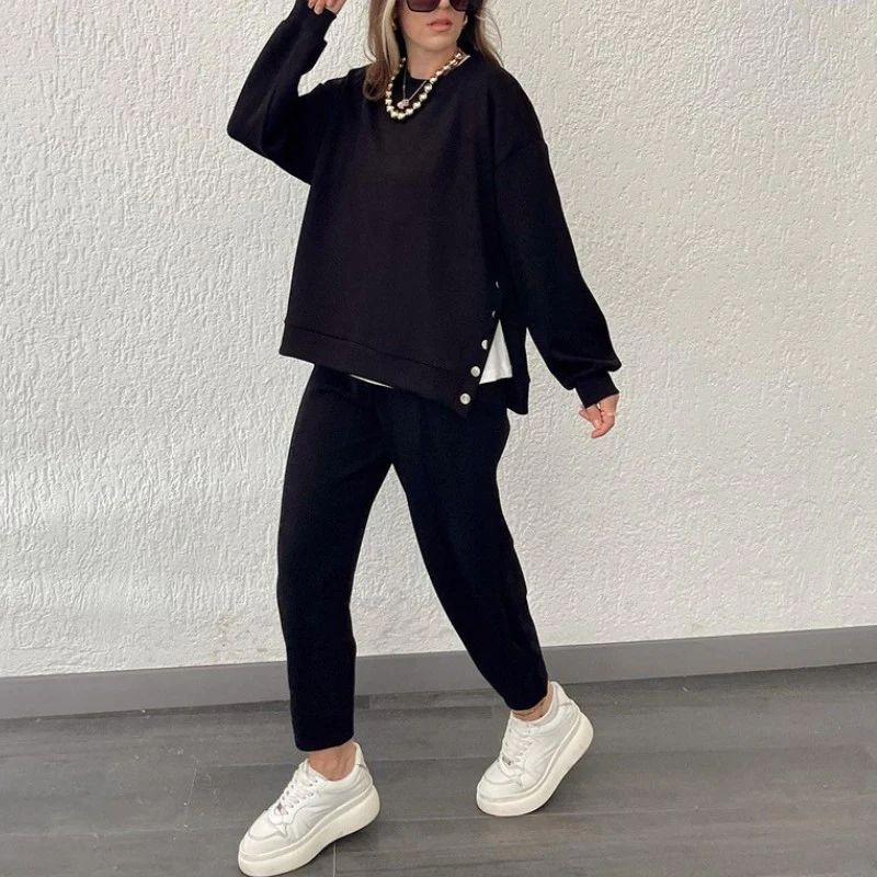 Trendy Tweedelig Damespak – Jas met Knopen en Splitdesign & Elegante Broek