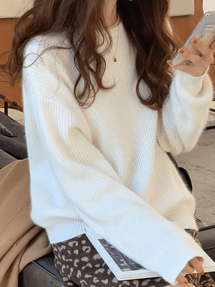 Elegante damestrui in minimalistische stijl met volumineuze kraag